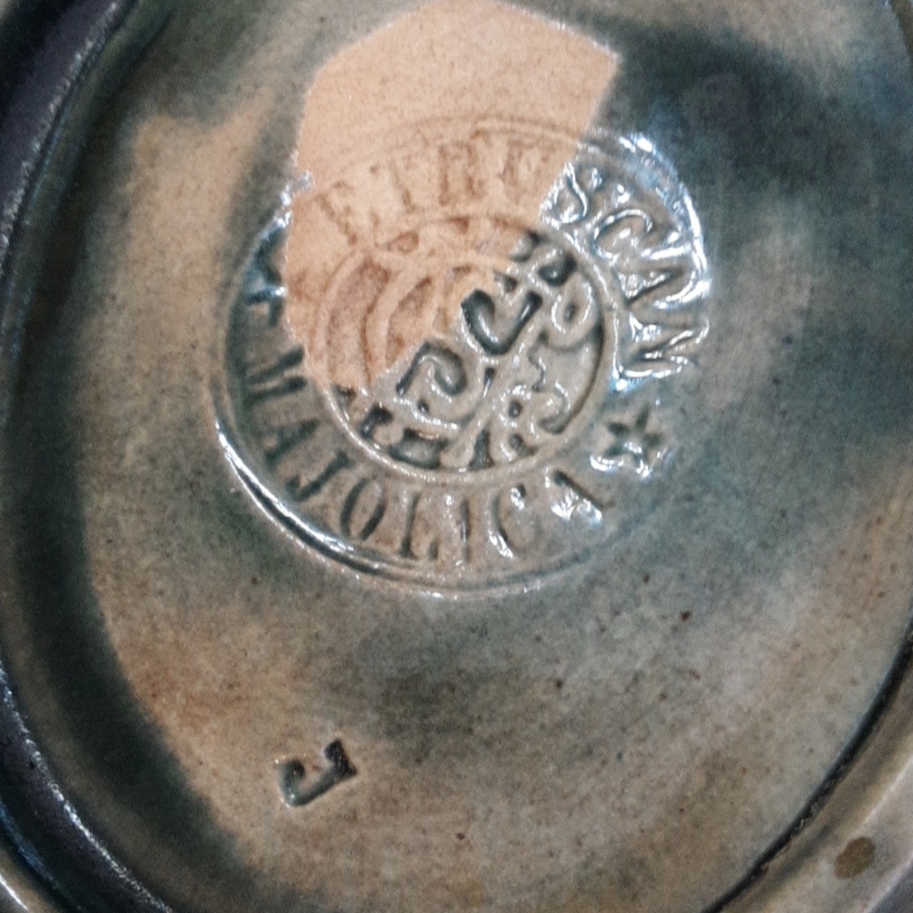 Majolica 9" Leaf Shaped Dish - Picture 2 of 4